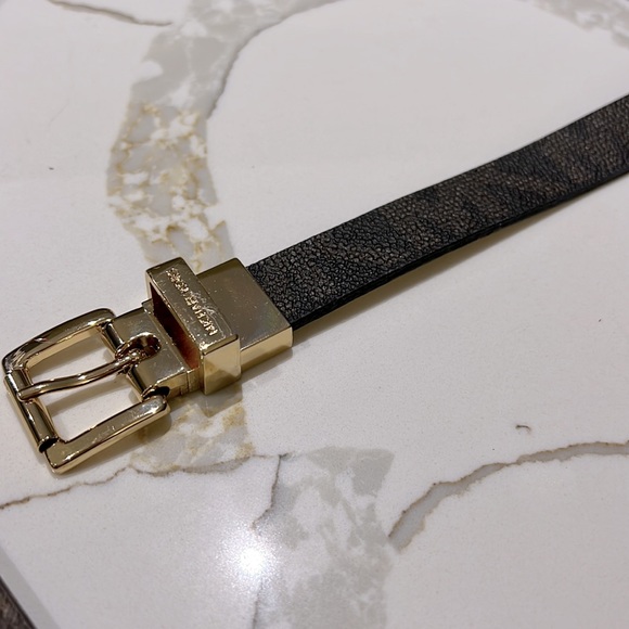 MICHAEL Michael Kors Reversible Signature Belt - Picture 3 of 6